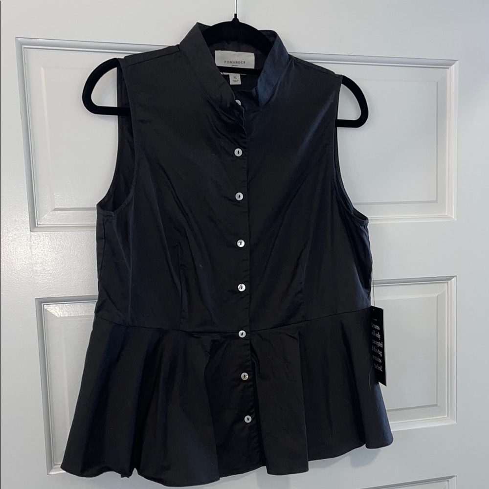 Pomander Place Black Sleeveless Peplum Button-Front Blouse